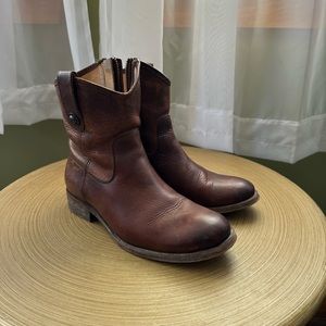 FRYE Women's Melissa Button Short Ankle Boot. Size 6.5